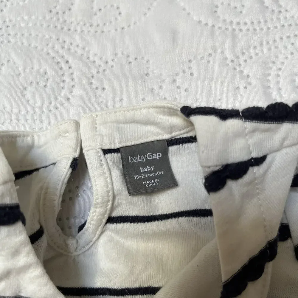 Gap Scalloped Stripe Shirt Size 24m